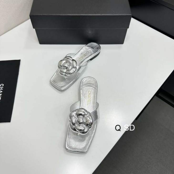 Picture of Chanel Slippers _SKUChanelsz35-40SD04233133